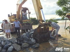 Hình ảnh mới nhất từ hiện trường vỡ đê ở Chương Mỹ