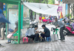 Hà Nội xem xét lắp camera phạt nguội lấn chiếm vỉa hè