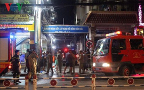 Cháy nhà trên 'phố nhậu', thực khách nháo nhác tháo chạy lúc nửa đêm