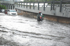 Siêu máy bơm thất bại khi giải cứu 'rốn ngập' Sài Gòn: Xử nghiêm hành vi xả rác làm tắc cống