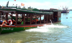 Chìm tàu câu mực ở vùng biển Trường Sa, 2 người chết và mất tích