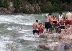 Nhóm kiểm lâm băng rừng trở về sau 10 ngày mắc kẹt trong lũ ở Huế