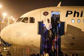 Máy bay chở Tổng thống Philippines hạ cánh xuống sân bay Đà Nẵng