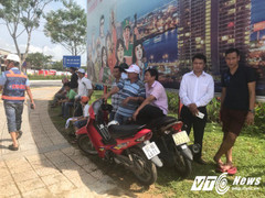 Video, ảnh: Dân Đà Nẵng háo hức chờ đón dàn xe 'Quái thú' của Tổng thống Mỹ