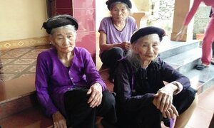 Bí thư, trưởng thôn trao quà hỗ trợ lũ lụt cho vợ: Chính quyền xã nói gì?