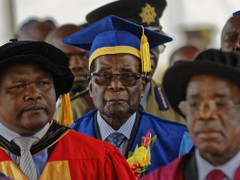 Tổng thống Zimbabwe lần đầu xuất hiện sau khi bị quản thúc