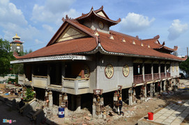 Ảnh: Tận thấy 'thần đèn' nâng cao 3 m giảng đường ngôi chùa 2.000 tấn ở Sài Gòn