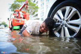 Ảnh: Triều cường tấn công 'khu vực nhà giàu' ở Sài Gòn