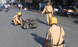 Lái xe gây tai nạn, đưa nạn nhân đi cấp cứu rồi bỏ trốn