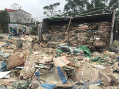 Bắt tài xế xe tải lật, đè chết nữ phóng viên truyền hình ở Nghệ An