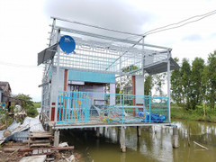 Dân Cà Mau dựng lại nhà sau khi dỡ hết mái để tránh bão số 16