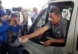 BOT Cần Thơ - Phụng Hiệp tiếp tục 'tê liệt': Nhân viên không bán vé, tài xế rời cabin