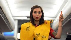 Cấm bay 9 tháng nữ hành khách xé áo phao trên máy bay