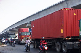 Tài xế bị thùng container đè chết trước ngày cưới