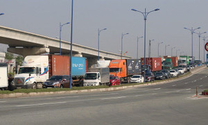 Ảnh: Kẹt xe khủng khiếp ở cảng Cát Lái những ngày cận Tết