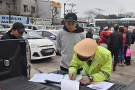 Xe khách 46 chỗ, 'nhồi nhét' đến 79 người