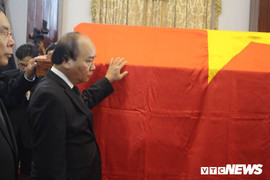 Thủ tướng Nguyễn Xuân Phúc và đoàn Chính phủ viếng nguyên Thủ tướng Phan Văn Khải