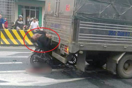 Xe máy tông trúng ô tô đang dừng đèn đỏ, nam thanh niên thiệt mạng