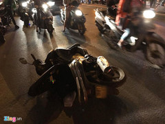 Xe máy tông dải phân cách, nam thanh niên thiệt mạng trong đêm