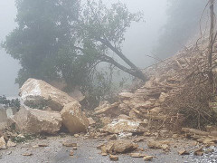 Sạt lở đất đá, vùi lấp 4 người ở Sơn La