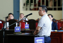 Xét xử cựu trung tướng Phan Văn Vĩnh và đồng phạm: 'Chơi bạc online là thực nghiệm, để công ty báo cáo C50'