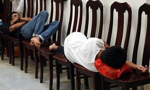 Sau trận sạt lở núi, người dân Nha Trang sống cảnh không nhà cửa, mất người thân, ai cho gì ăn nấy qua ngày