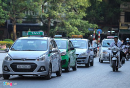 Bộ GTVT đề nghị Hà Nội không quy định 'khoác đồng phục' cho taxi