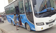 Xe dù, xe khách trá hình lộng hành quanh bến Mỹ Đình dịp cuối năm