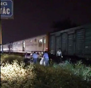 Không chấp hành tín hiệu dừng xe, một phụ nữ bị tàu hỏa tông chết