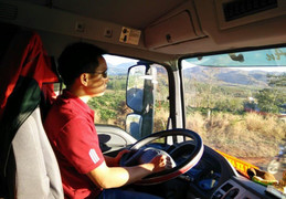 Tài xế container kể chuyện bị hút trộm dầu giữa ban ngày