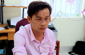 Rút súng cướp vàng, tên cướp bị vợ chồng chủ tiệm quật ngã