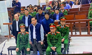 Những hình ảnh đầu tiên tại phiên tòa xét xử Vũ 'nhôm' và 2 cựu thứ trưởng Bộ Công an