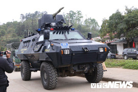 Ảnh: Xe bọc thép tiến về ga Đồng Đăng bảo vệ an ninh trước giờ đón Chủ tịch Kim Jong Un