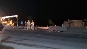 Xe đầu kéo tông ô tô con, 5 người đi nhận hài cốt liệt sỹ bị thương