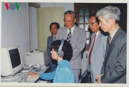 Chủ tịch nước Lê Đức Anh đến thăm VOV nhân kỷ niệm 50 năm thành lập