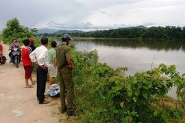 Tìm thấy hộp sọ người đang phân hủy trên sông ở Hải Dương
