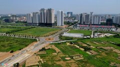 Ảnh: Tuyến đường thi công chậm hơn rùa bò qua khu 'đô thị hạt nhân' ở Hà Nội