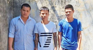 Côn đồ làng quê dùng mã tấu, súng tự chế bảo kê máy gặt