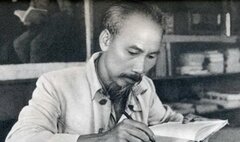 Bác Hồ của chúng ta - đóa sen đẹp, thanh cao, mẫu mực của nhân loại