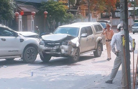 Ghen tuông, chồng đâm vợ rồi đốt nhà, lao xe vào tình địch ở Nghệ An