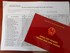 Bị tố dùng bằng giả, chủ tịch xã lại được giao tự đi xác minh