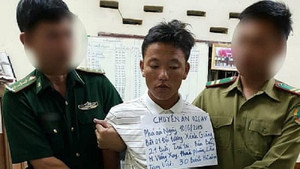 Bắt kẻ vận chuyển 30 bánh heroin từ Lào vào Việt Nam