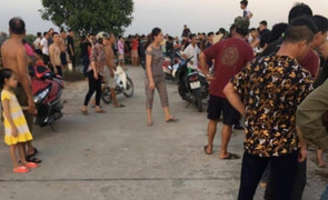 Rủ nhau đi tắm ở cống nước ngoài đê, 3 bé trai trong cùng gia đình chết đuối thương tâm