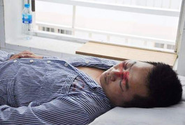 Nhóm thanh thiếu niên ném gạch đá vào tổ cảnh sát cơ động, 1 chiến sĩ nhập viện