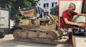 Giả vờ khách hàng, thuê công ty đến cẩu trộm máy ủi hơn 10 tấn