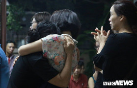 Xé lòng tang lễ lúc nửa đêm tiễn đưa bé trai 6 tuổi bị bỏ quên trên xe ô tô