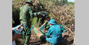 Người lái máy múc rủ đồng bọn trộm quả bom 2 tạ lấy thuốc nổ