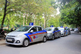 Hà Nội lấy ý kiến 'mặc đồng phục' cho taxi