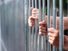 Quản giáo chia cơm quên khóa cửa, nữ phạm nhân nhanh chân đào tẩu