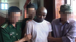 Hai người đàn ông ngoại quốc vận chuyển gần 15 kg ma túy từ khu vực 'Tam giác vàng' vào Việt Nam